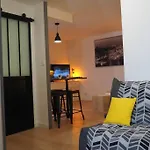 Apartment Le Faubourg-raines - Chaleureux A 5mn De La Gare
