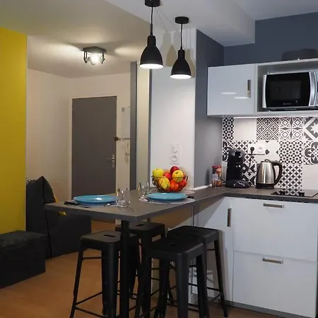 Appartement Le Faubourg-raines - Chaleureux A 5mn De La Gare