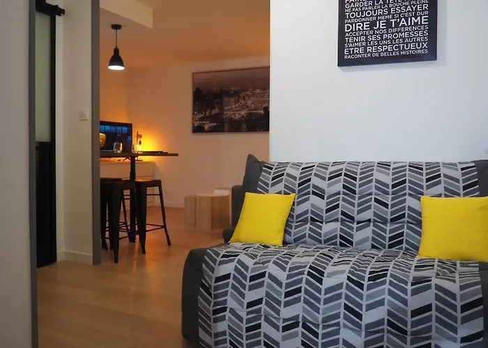 Apartment Le Faubourg-raines - Chaleureux A 5mn De La Gare *