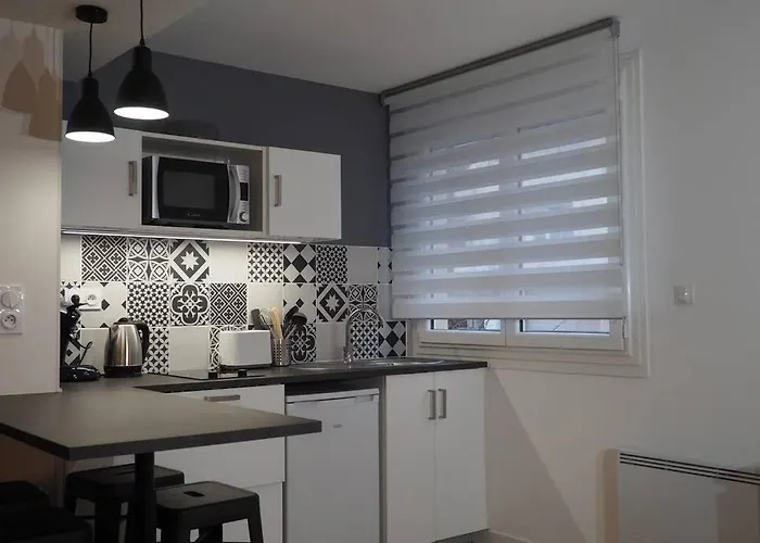 Le Faubourg-raines - Chaleureux A 5mn De La Gare Apartment