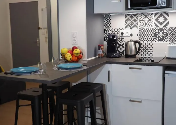 Le Faubourg-raines - Chaleureux A 5mn De La Gare Apartment