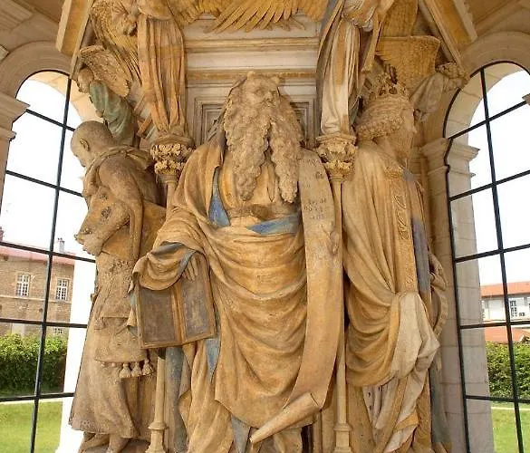 Le Faubourg-raines - Chaleureux A 5mn De La Gare Apartment *