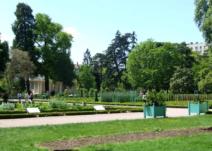 Le Faubourg-raines - Chaleureux A 5mn De La Gare Apartment